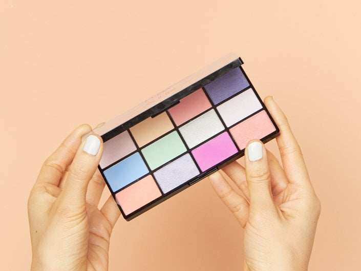 hands holding an eyeshadow palette