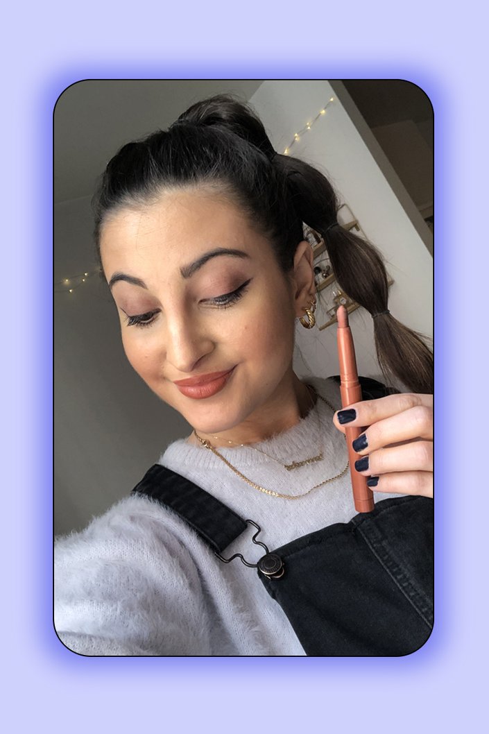 person wearing urban decay 24/7 shadow stick in hardfall
