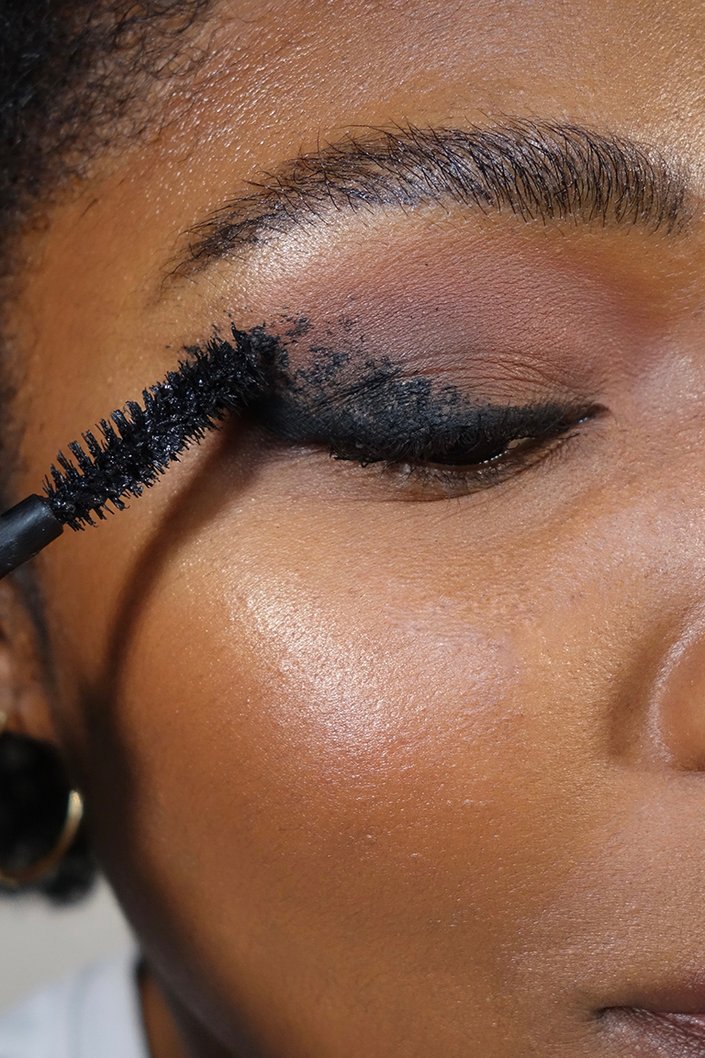 textured-graphic-eyeliner-wings-tutorial