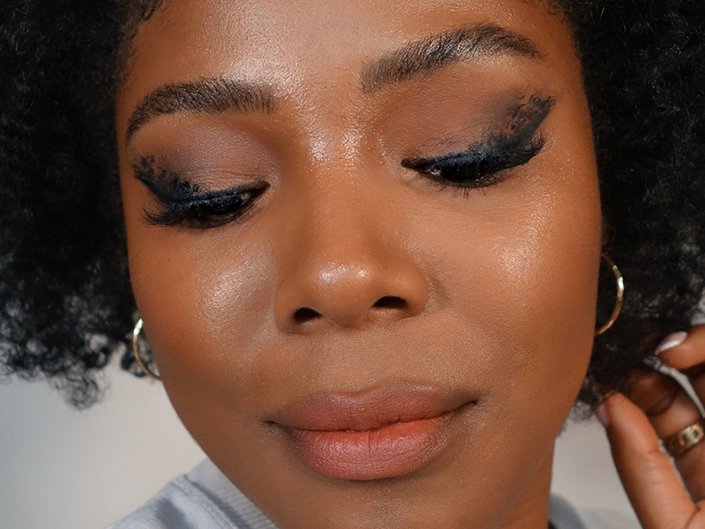 textured-graphic-eyeliner-wings-tutorial