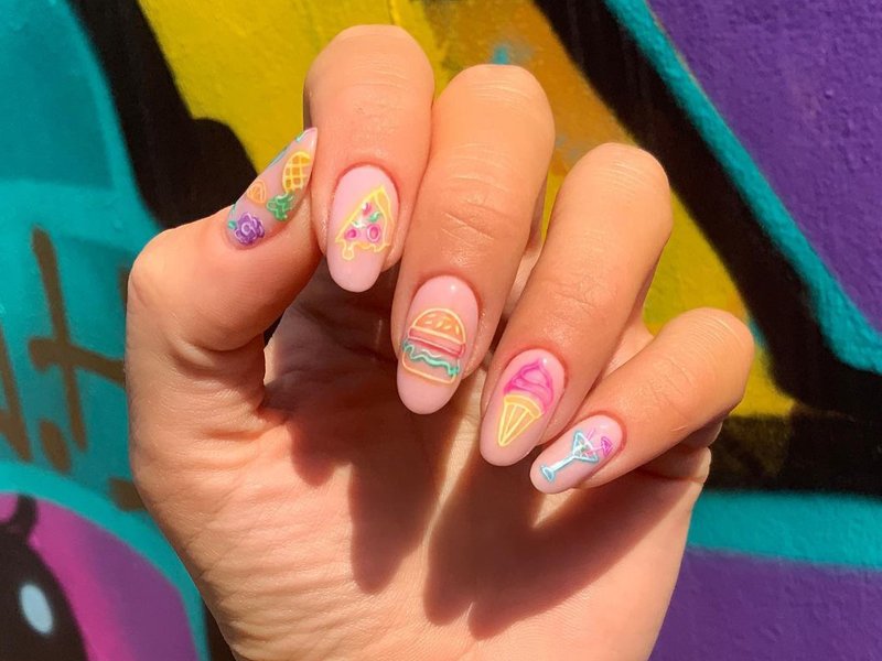 39 Chic Nail Design Ideas For Summer - Neon + neutral