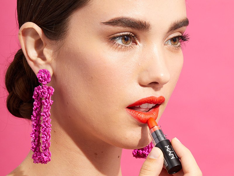 How to Wear Bold Lipstick If You Have Thin Lips