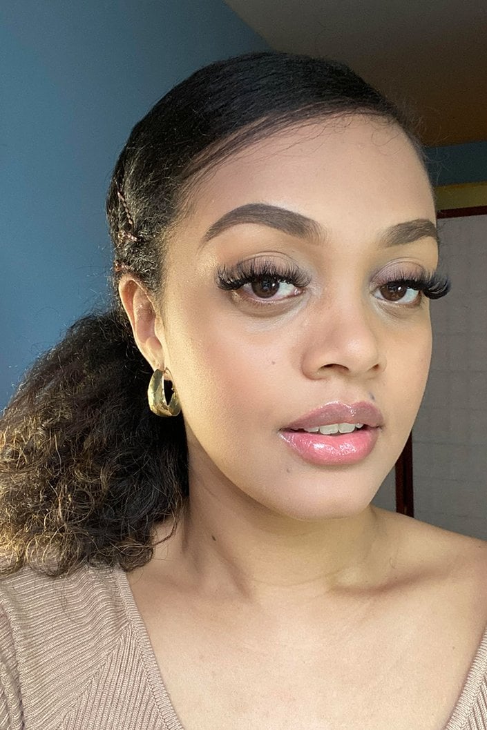 person wearing l'oreal paris infallible foundation in a powder in sand