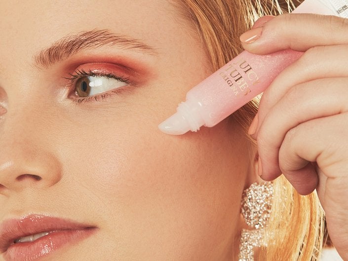 3 Surprising Ways to Use Clear Lip Gloss in Your Makeup Routine