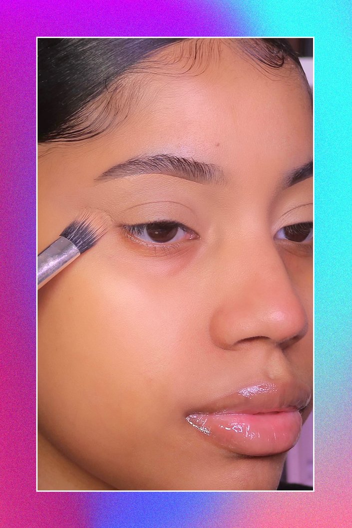 How to Create a Frosted Blue Eyeshadow Look for Winter 2021