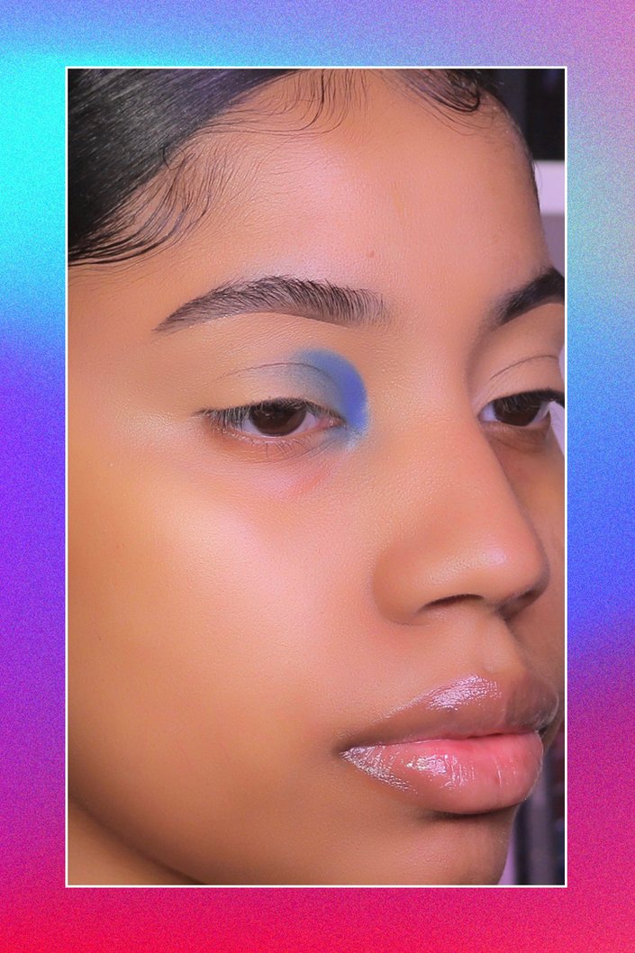 How to Create a Frosted Blue Eyeshadow Look for Winter 2021