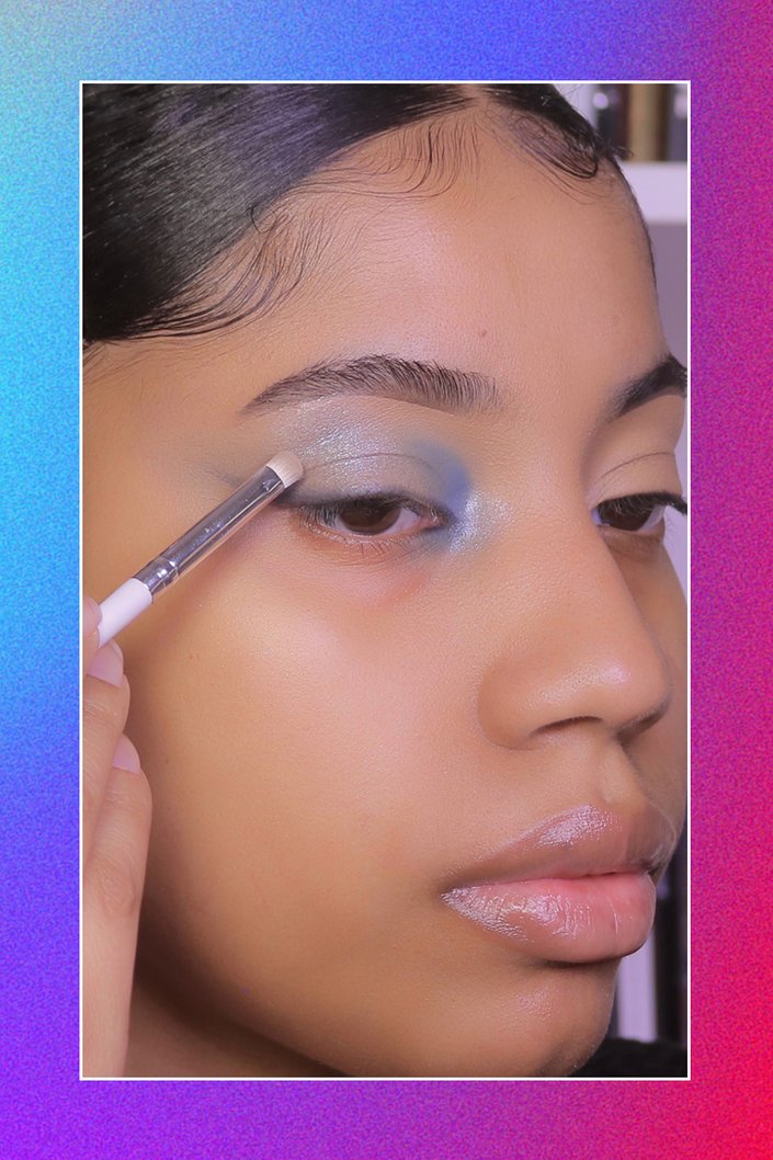 How to Create a Frosted Blue Eyeshadow Look for Winter 2021