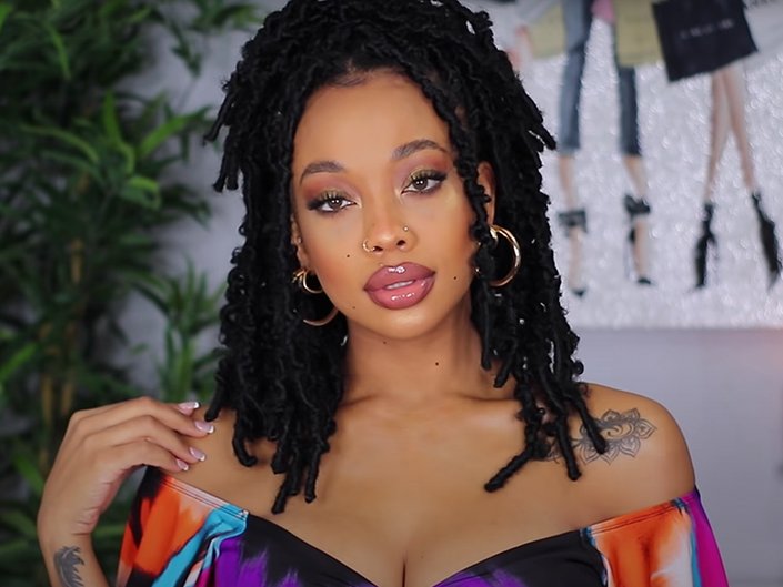 https://www.makeup.com/-/media/project/loreal/brand-sites/mdc/americas/us/articles/2021/july/06-crochet-hairstyles/crochet-hairstyle-tutorials-hero-mudc-070621.jpg?cx=0.49&cy=0.54&cw=705&ch=529&blr=False&hash=F1C6A720F24BBA1EF0E040BBEB7481EC