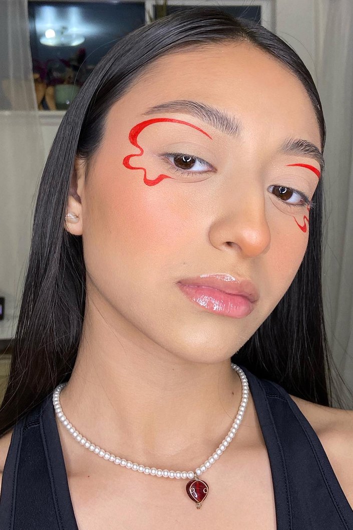 wavy graphic eyeliner tutorial