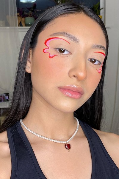 wavy graphic eyeliner tutorial