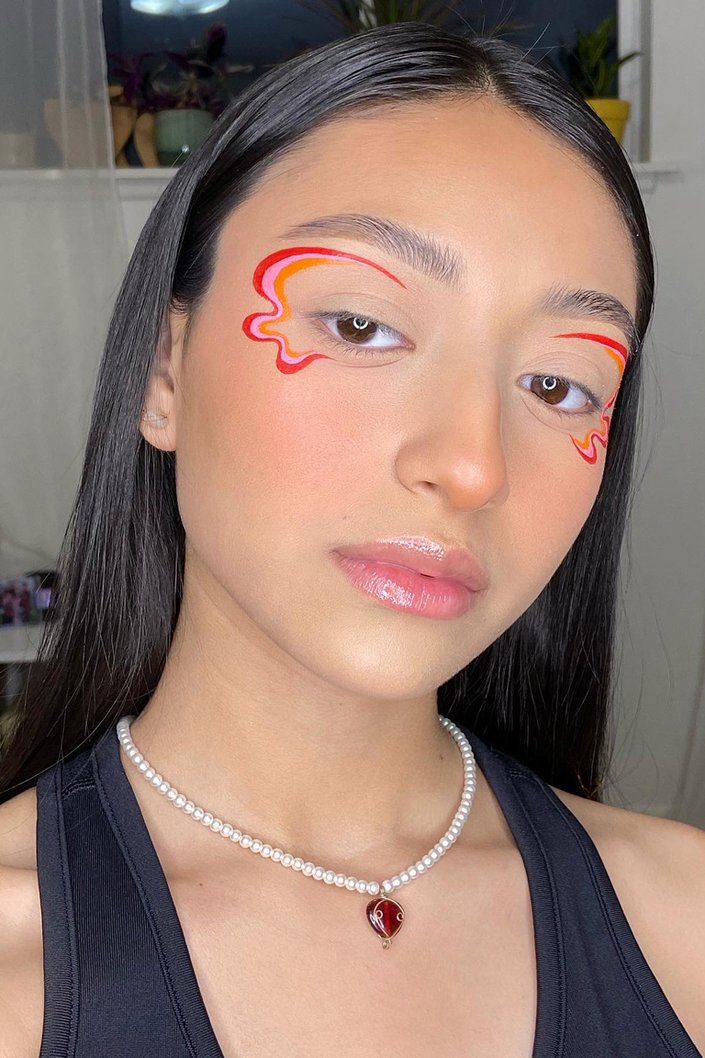 wavy graphic eyeliner tutorial