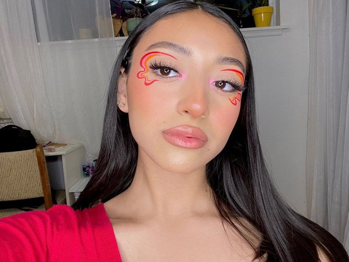 wavy graphic eyeliner tutorial