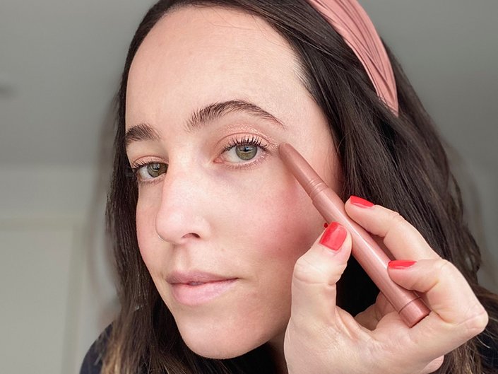 person applying urban decay 24/7 shadow stick