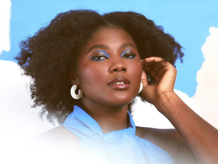 blue graphic eyeliner tutorial