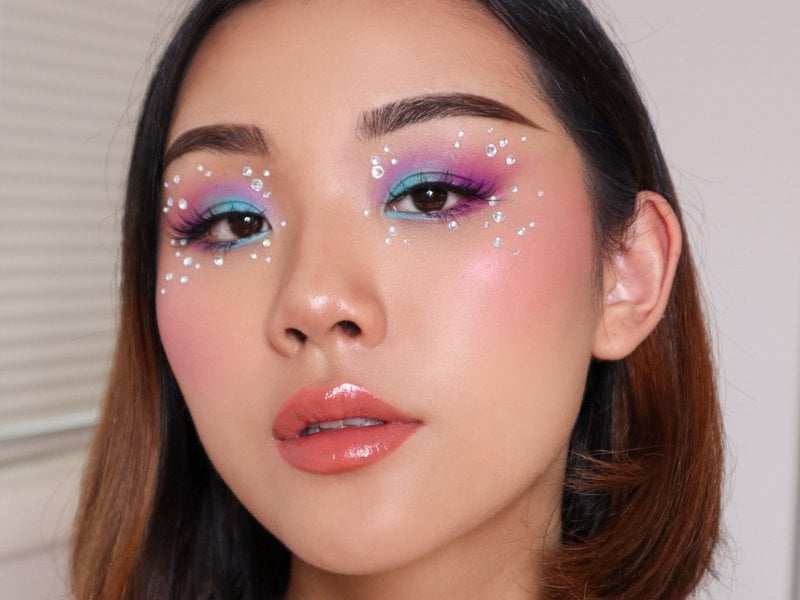 How to Wear Rhinestone Eye Makeup With Colorful Eyeshadow