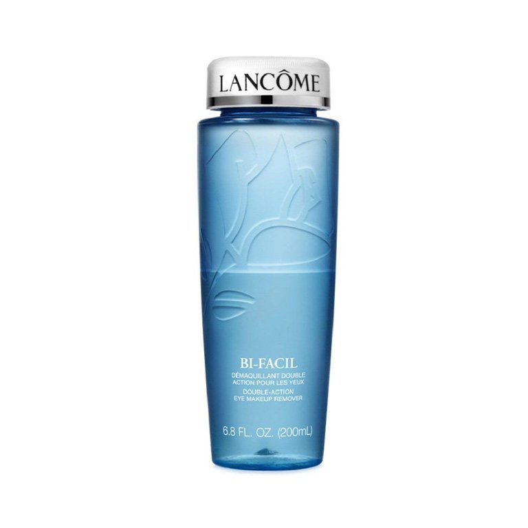 The Right Way to Remove Waterproof Mascara