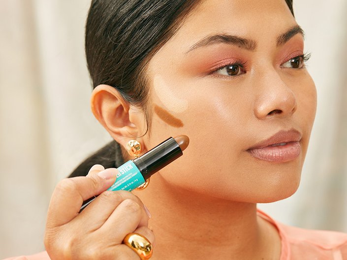 To Contour, or not to Contour? See why when it comes to wedding makeup
