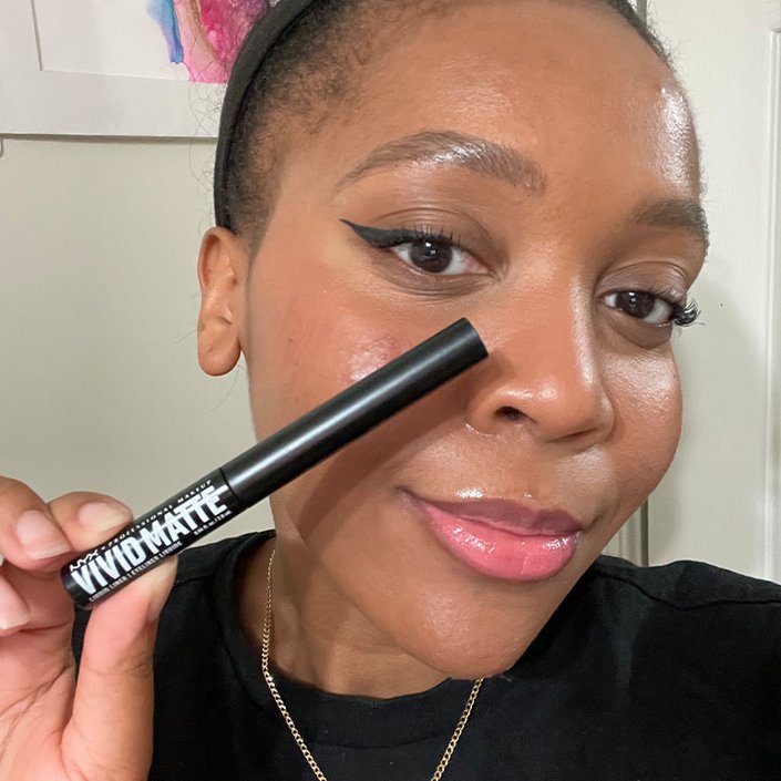 editor holding up the nyx matte liquid liner