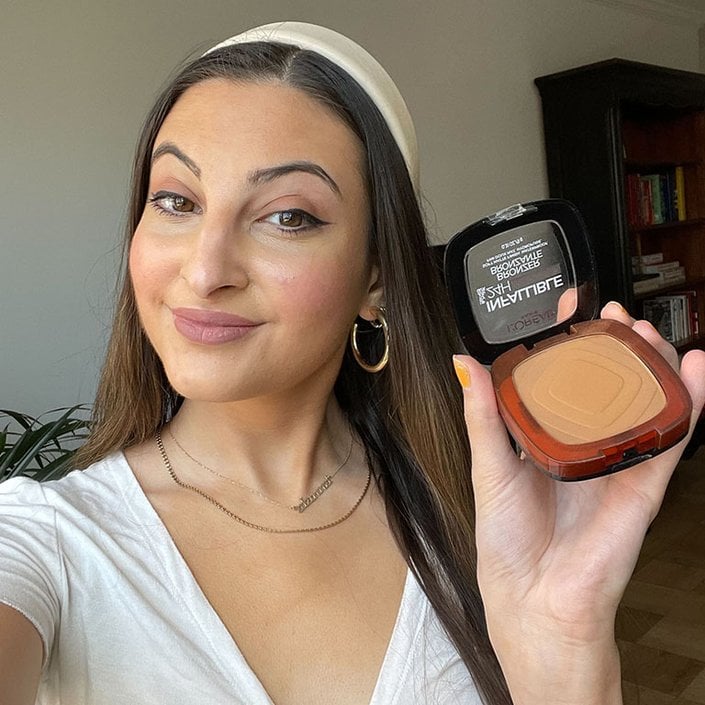 Alanna wearing L'Oréal Paris Infallible Up to 24H Fresh Wear Soft Matte Bronzer in Tan