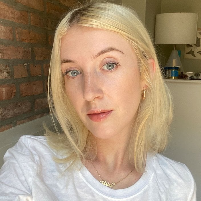 Ariel wearing L'Oréal Paris Infallible Up to 24H Fresh Wear Soft Matte Bronzer in Light