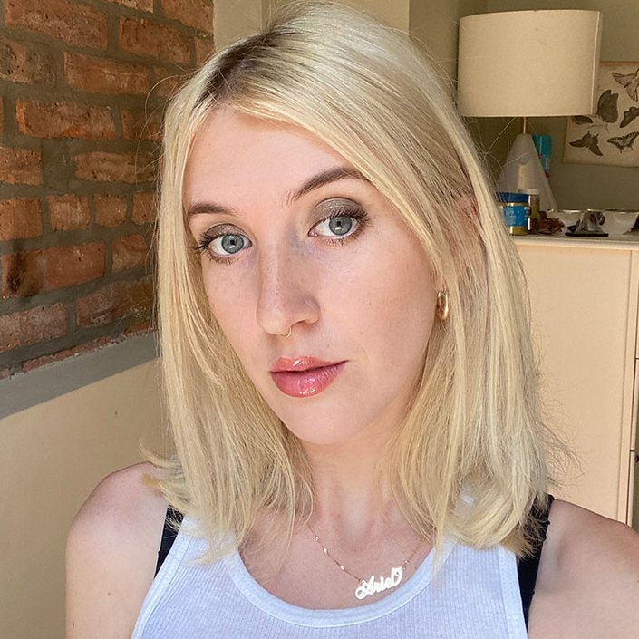 Person wearing Urban Decay Naked Foxy Mini Eyeshadow Palette