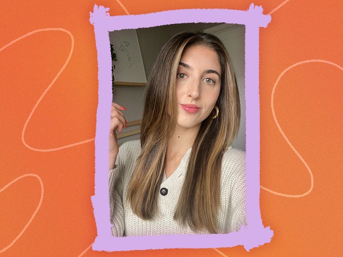 Selfie of a person with long smooth and shiny hair after using the Redken Acidic Bonding Concentrate Intensive Treatment.