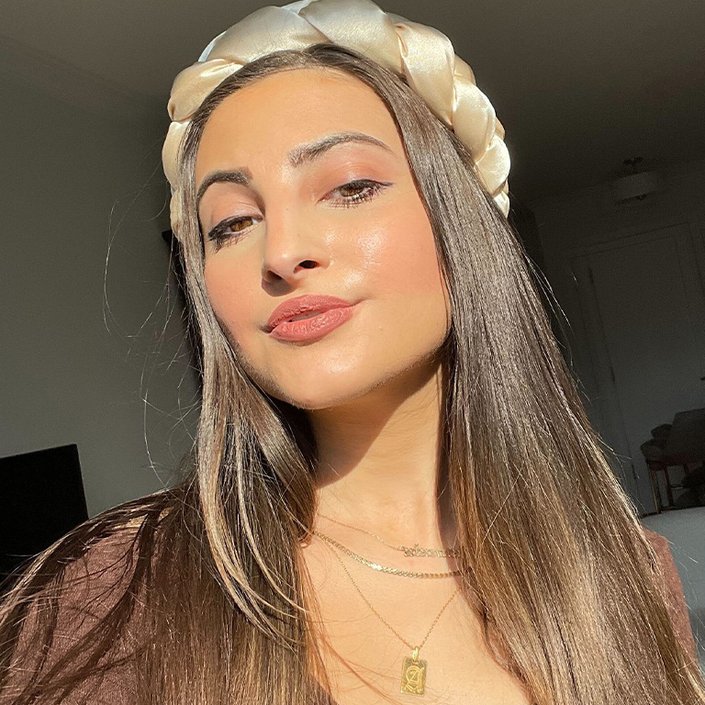 alanna wearing the L’Oréal Paris Colour Riche Intense Volume Matte Lipstick in Le Wood Nonchalant