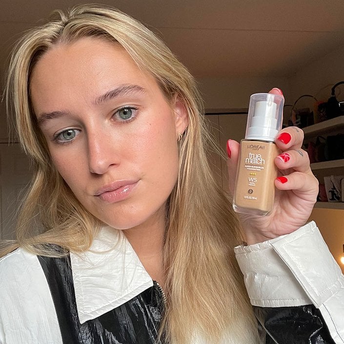 Editor wearing the L’Oréal Paris True Match Super-Blendable Foundation in W5
