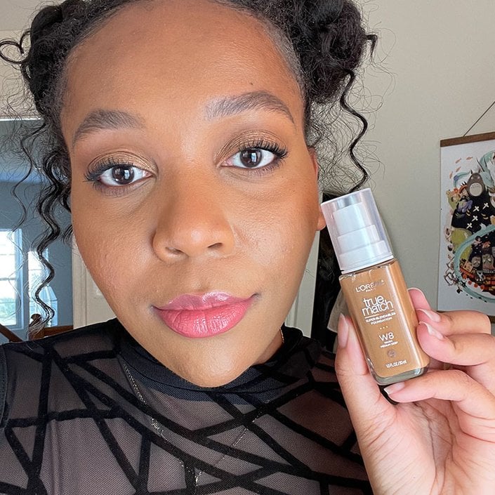 Editor wearing the L’Oréal Paris True Match Super-Blendable Foundation in W8