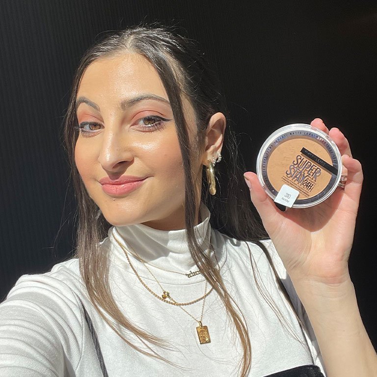 Alanna wearing the Maybelline New York Super Stay Up to 24HR Hybrid-Powder Foundation in 310