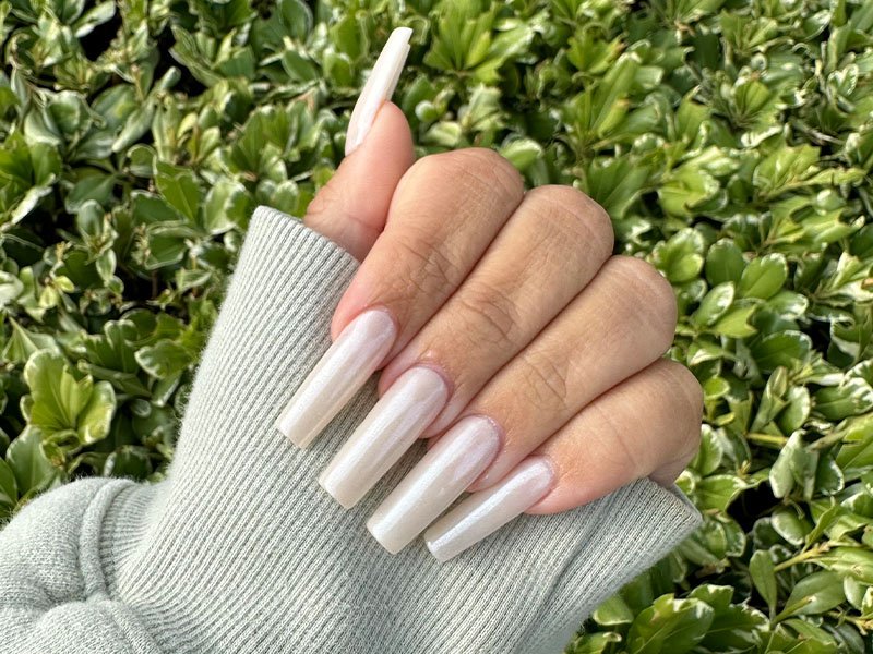 reece showing off her vanilla chrome manicure