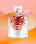 Picture of the Lancôme La Vie Est Belle Iris Absolu Eau de Parfum on a graphic orange background