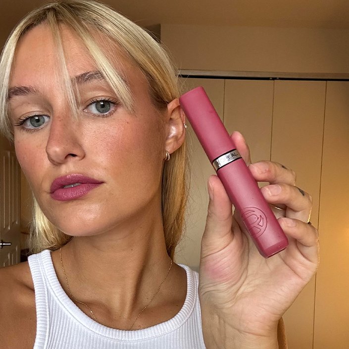 jordan wearing the le matte resistance liquid lipstick