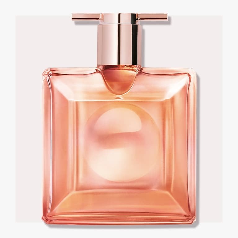 16 Best Floral Perfumes to Refresh Your Routine