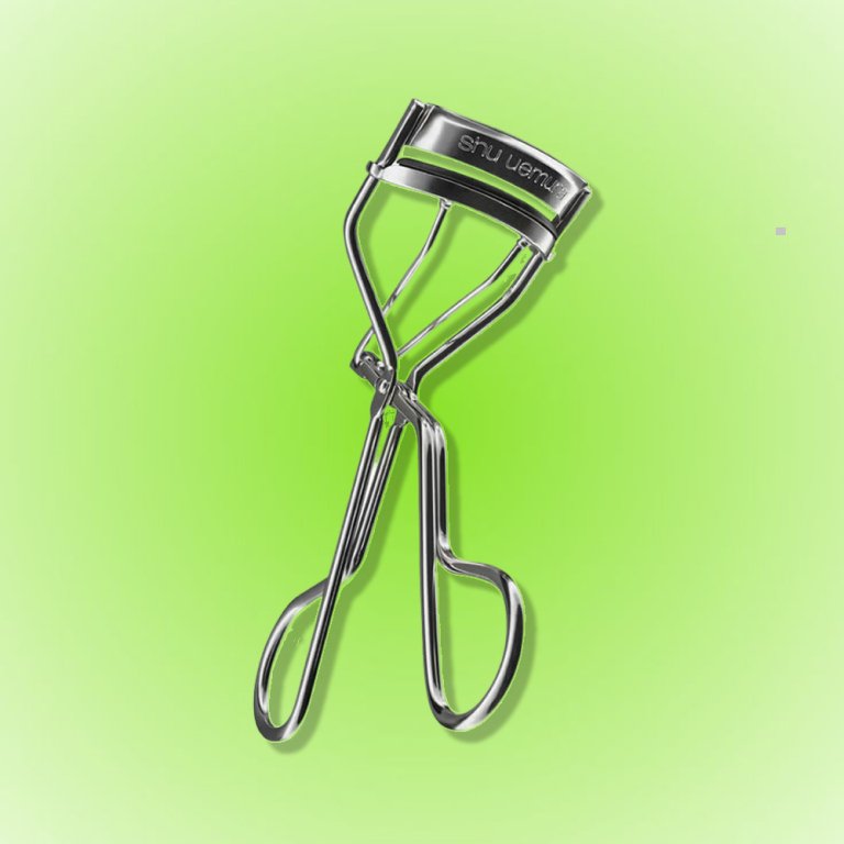 A photo of a Shu Uemura Iconic Eyelash Curler.
