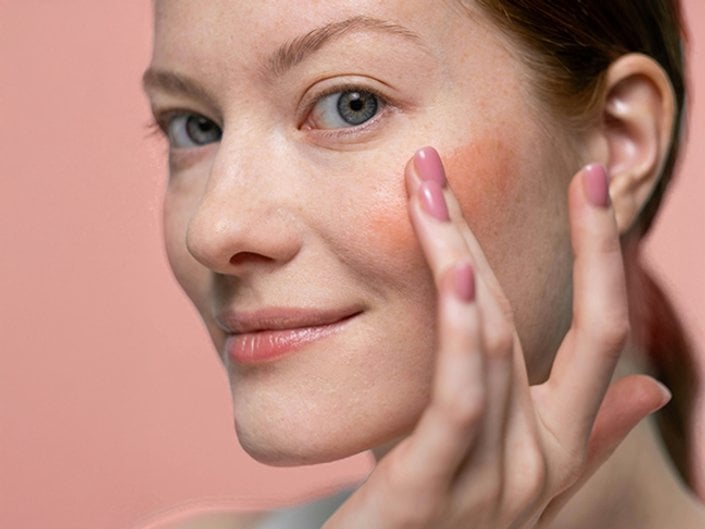 header-lipstick-as-blush-1.png?cx=0.5&cy=0.5&cw=705&ch=529&blr=False&hash=F2FDDD8F1309578A76D9DE5BCB57D553
