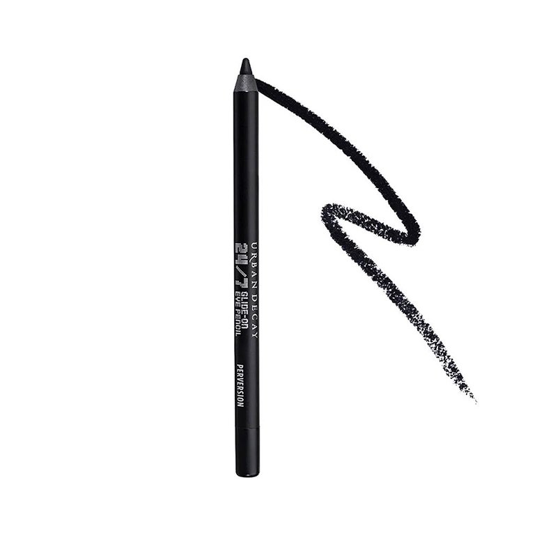 How to Master the Bat Wing Eyeliner Look in 8 Easy Steps