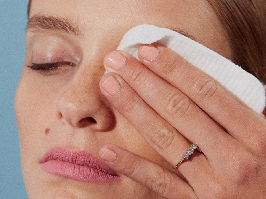 The Right Way to Remove Waterproof Mascara