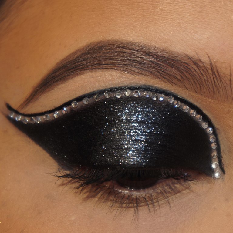 Glossy Black Cut Crease Eyeshadow Tutorial