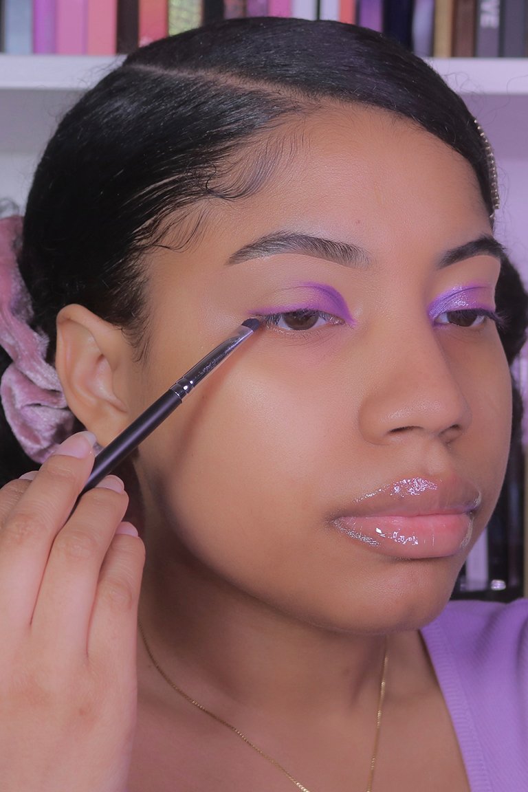 A Glossy Inner Corner Makeup Tutorial