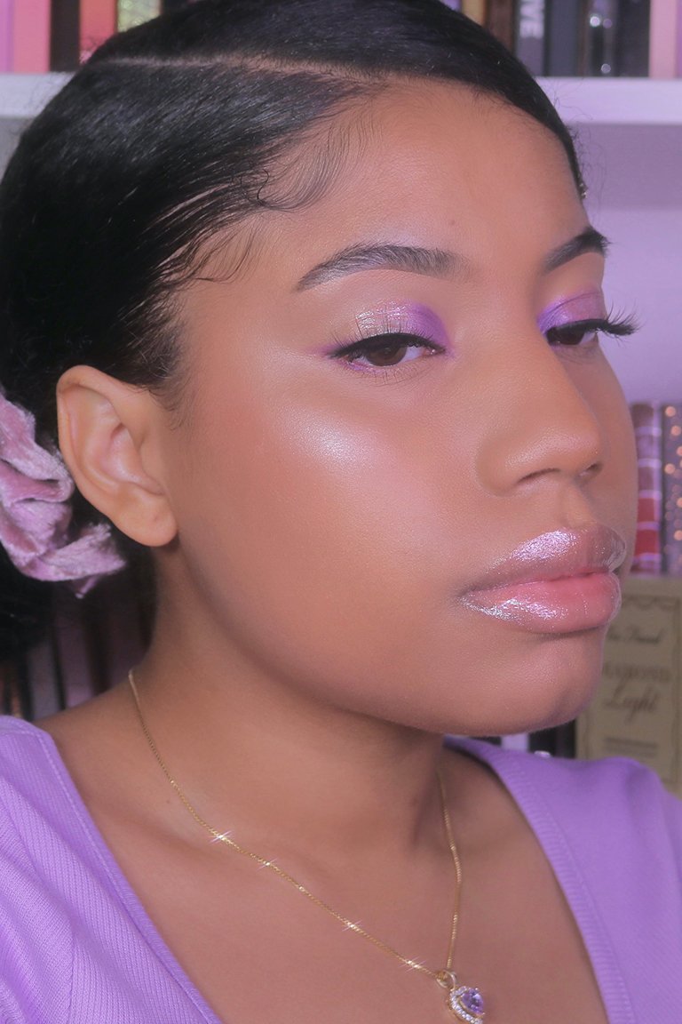 A Glossy Inner Corner Makeup Tutorial